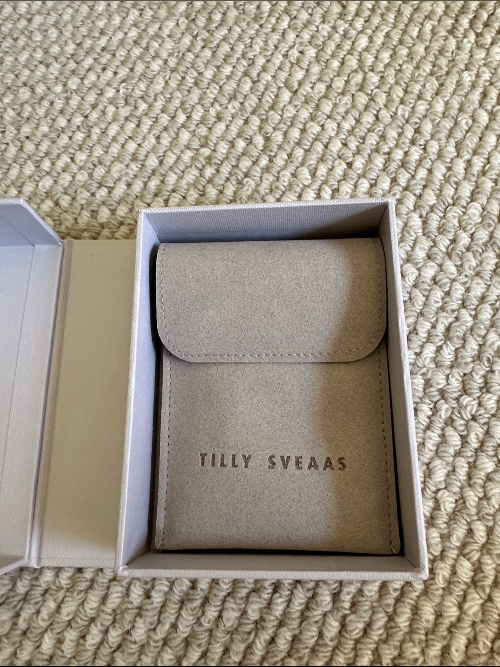Tilly Sveaas Medium Gold T-Bar On Belcher Chain - Picture 8 of 9